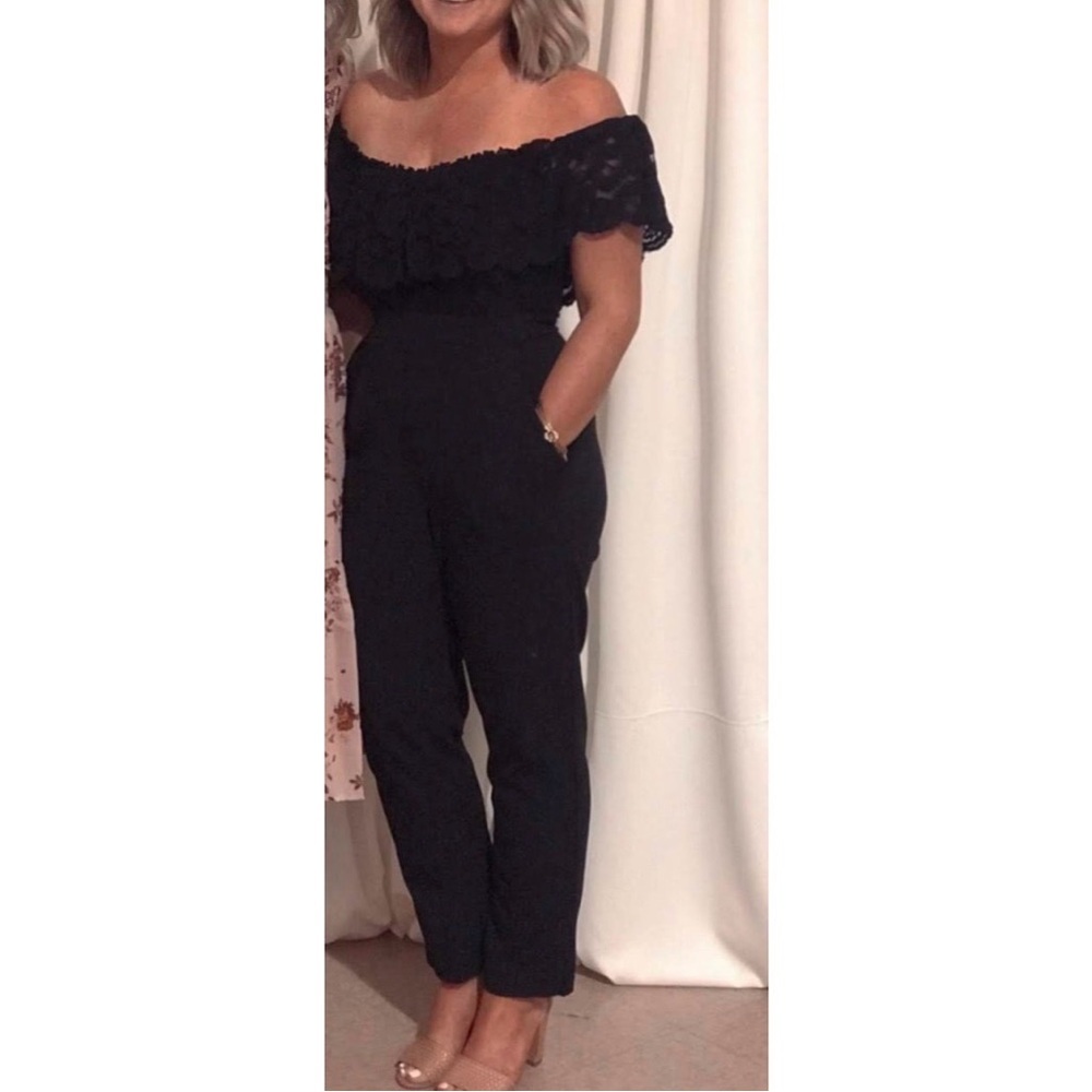 Express Black Off The Shoulder Lace Bodice Tapered Leg Jumpsuit Size 8 - Picture 2 of 9